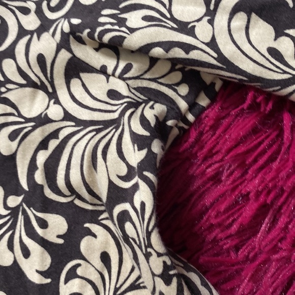 Floral print brown and tan crew neck top - Picture 5 of 11